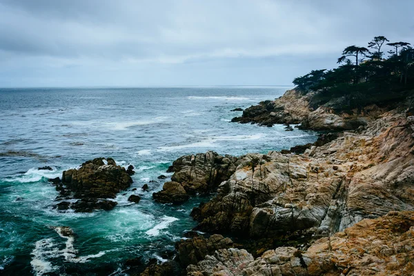 View of the rocky Pacific Coast from the 17 Mile Drive, in Pebbl — Stock Photo, Image