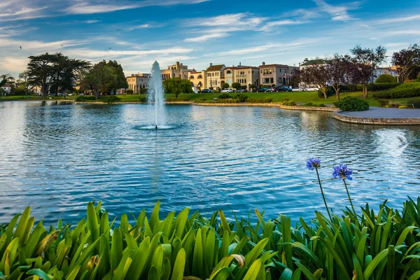 El lago en el Palace of Fine Arts Theater, en San Francisco, California —  Fotos de Stock