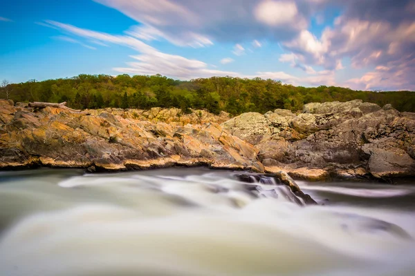 Longue exposition des rapides à Great Falls Park, Virginie . — Photo