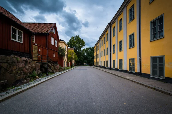 Edificios coloridos en Nytorget, en Sodermalm, Estocolmo, Suecia . —  Fotos de Stock