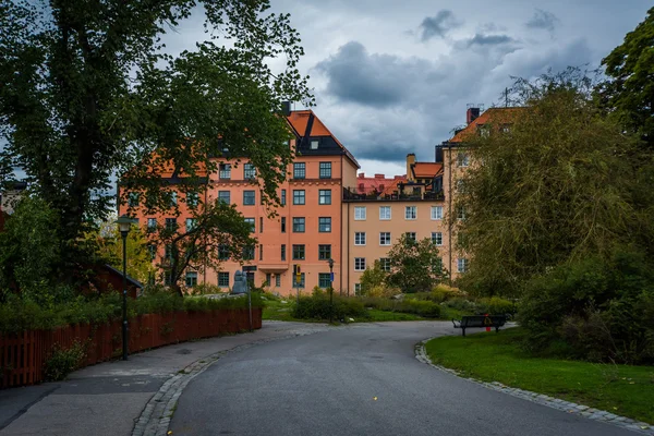 Klefbecks backe y edificios en Skanegatan en Sodermalm, Stockh — Foto de Stock