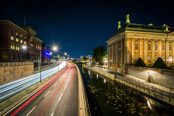 Centralbron і будівель в Galma Стен вночі, видно з загадки і інди — стокове фото