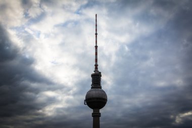 Berlin Tv Kulesi (Fernsehturm), Mitte, Berlin, Ger görünümünü