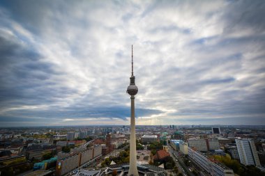 Berlin Tv Kulesi (Fernsehturm), Mitte, Berlin, Ge görünümünü