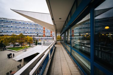 Modern bina, Alexanderplatz, Mitte, Berlin, Almanya.