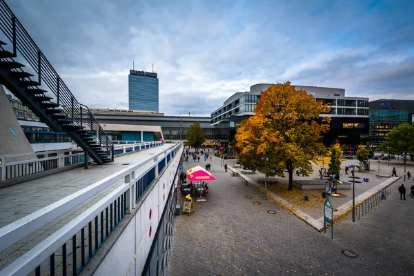 Autumn color and buildings at Alexanderplatz, in Mitte, Berlin, — Stock Photo, Image