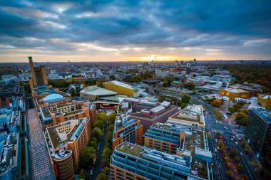 Berlin, Almanya Potsdamer Platz yakınındaki gün batımı görünümü.