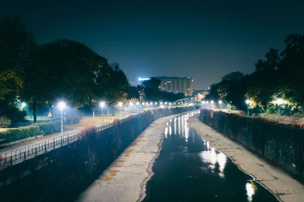 Wienfluss gece Stadtpark, Viyana, Avusturya.