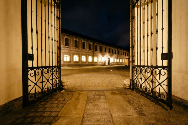 Гейт двора Бруно Коэна в Мюнхене — стоковое фото