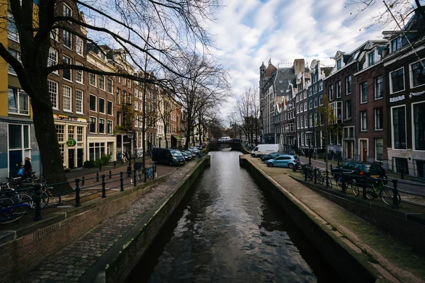 A Leliegracht csatorna, Amszterdam, Hollandia. — Stock Fotó