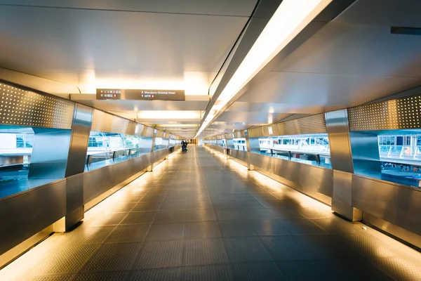 Passarela elevada na Central, em Hong Kong, Hong Kong . — Fotografia de Stock