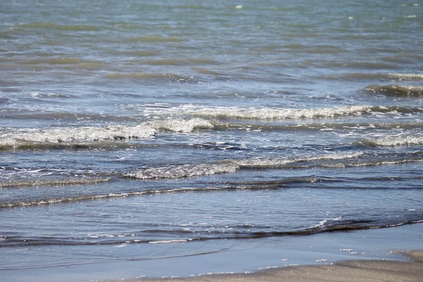 Gentle Waves lapping the shore — Stock Photo, Image