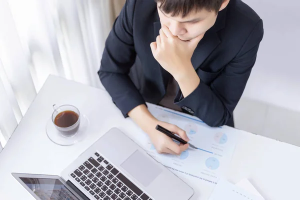 Socios Negocios Concepto Joven Empresario Masculino Cansado Trabajar Gran Proyecto — Foto de Stock