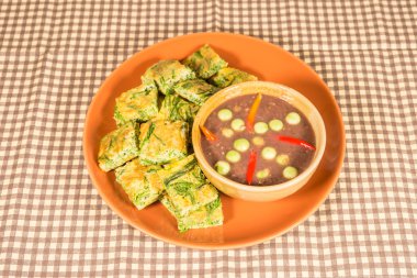 chili Yapıştır Tay tarzında kızarmış acacia omlet