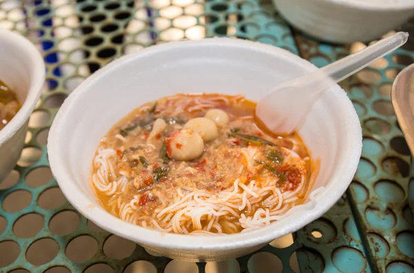 泰国椰子汤鱼面条 — 图库照片
