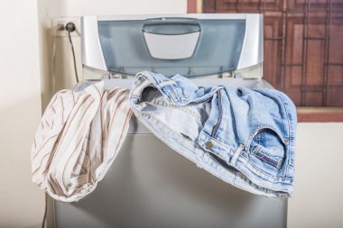 tişört ve kot pantolon