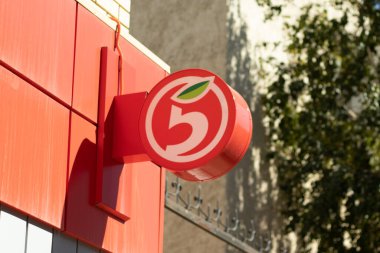 Moskova, Rusya - 1 Eylül 2020: Pyaterochka perakende satış mağazası logosu, İllüstrasyon Editörü