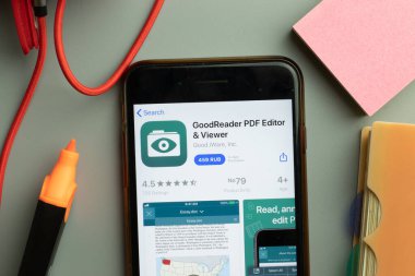 New York, ABD - 7 Kasım 2020: İyi Okuyucu PDF Düzenleyici mobil uygulama logosu sergilenen telefon ekranı, Illustrative Editorial.