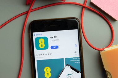 New York, ABD - 7 Kasım 2020: My EE uygulama mağaza logosu telefon ekranında, Illustrative Editorial.