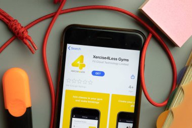 New York, ABD - 7 Kasım 2020: Xerci4less Gyms uygulama mağazası logosu telefon ekranında, Illustrative Editorial.