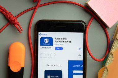 New York, ABD - 7 Kasım 2020: Axos Bank for Nationwide app store logosu telefon ekranında, Illustrative Editorial.
