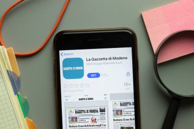 New York, ABD - 26 Ekim 2020: La Gazzetta di Modena mobil uygulama logosu telefon ekranında, İllüstrasyon Editörü.