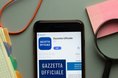 New York, ABD - 26 Ekim 2020: Gazzetta Ufficiale mobil uygulama logosu telefon ekranında, İllüstrasyon Editörü.