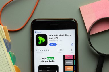New York, ABD - 26 Ekim 2020: eSound Music Player mobil uygulama logosu telefon ekranında kapatın, Illustrative Editorial.