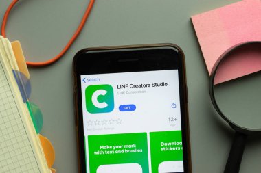 New York, ABD - 26 Ekim 2020: Line Credio Studio mobil uygulama logosu telefon ekranında, İllüstrasyon Editörü.