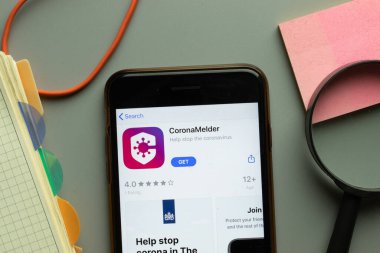 New York, ABD - 26 Ekim 2020: Telefon ekranında CoronaMelder mobil uygulama logosu, İllüstrasyon Editörü.