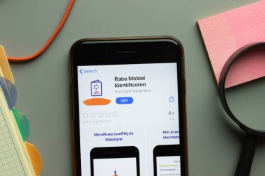 New York, ABD - 26 Ekim 2020: Rabo Mobiel Kimlik Tanımlama mobil uygulama logosu telefon ekranında kapatın, İllüstrasyon Editörü.