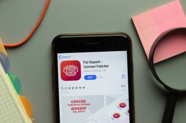 New York, ABD - 26 Ekim 2020: Fal Sepeti Uzman mobil uygulama logosu telefon ekranında kapatın, İllüstrasyon Editörü.