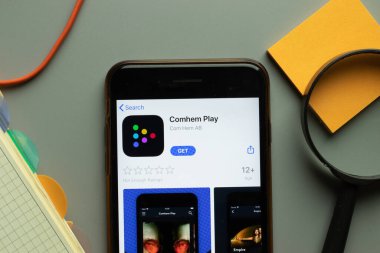 New York, ABD - 26 Ekim 2020: Telefon ekranında Comhem Play mobil uygulama logosu, İllüstrasyon Editörü.
