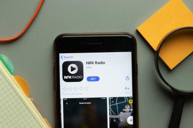 New York, ABD - 26 Ekim 2020: Telefon ekranında NRK Radyo mobil uygulama logosu, İllüstrasyon Editörü.