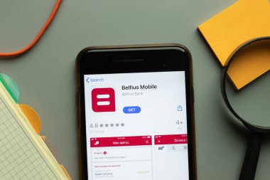 New York, ABD - 26 Ekim 2020: Belfius mobil uygulama logosu telefon ekranında, İllüstrasyon Editörü.
