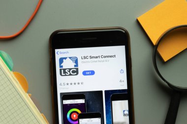 New York, ABD - 26 Ekim 2020: LSC Smart Connect mobil uygulama logosu telefon ekranında, İllüstrasyon Editörü.