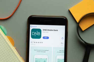 New York, ABD - 26 Ekim 2020: Telefon ekranında DNB mobil banka uygulaması logosu, İllüstrasyon Editörü.