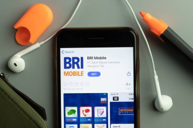 New York, ABD - 26 Ekim 2020: BRI Bank Rakyat Endonezya mobil uygulama simgesi telefon ekranında yakın plan, İllüstrasyon Editörü.