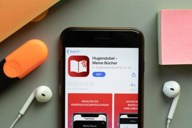 New York, ABD - 1 Aralık 2020: Hugendubel Meine Bucher mobil uygulama simgesi telefon ekranının üstünde, Resimli Editör.