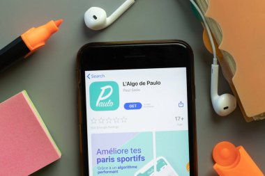 New York, ABD - 1 Aralık 2020: Algo de Paulo mobil uygulama simgesi telefon ekranının üstünde, İllüstrasyon Editörü.