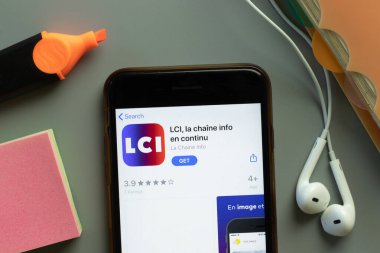 New York, ABD - 1 Aralık 2020: LCI La Chaine mobil uygulama simgesi telefon ekranı üst görünümü, Illustrative Editorial.