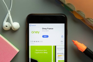 New York, ABD - 1 Aralık 2020: Oney France mobil uygulama simgesi telefon ekranı üst görünümü, Illustrative Editorial.