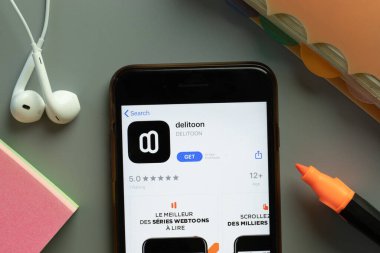 New York, ABD - 1 Aralık 2020: cep telefonu uygulaması simgesi telefon ekranının üstünde, İllüstrasyon Editörü.