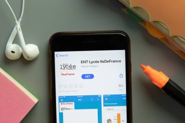 New York, ABD - 1 Aralık 2020: ENT Lycee IleDeFrance mobil uygulama simgesi telefon ekranının üst görünümünde, Illustrative Editorial.