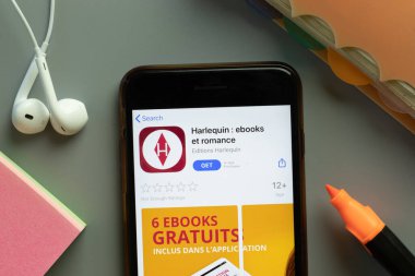 New York, ABD - 1 Aralık 2020: Telefon ekranında Harlequin mobil uygulama simgesi, Illustrative Editorial.