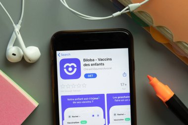 New York, ABD - 1 Aralık 2020: Biloba aşıları des enfants mobil uygulama simgesi telefon ekranının üstünde, İllüstrasyon Editörlüğü.