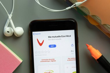New York, ABD - 1 Aralık 2020: Ma mutuelle Eovi Mcd mobil uygulama simgesi telefon ekranının üst görünümünde, Illustrative Editorial.