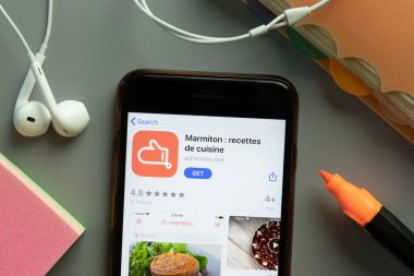 New York, ABD - 1 Aralık 2020: Marmiton mobil uygulama simgesi telefon ekranının üst görünümünde, Illustrative Editorial.