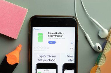 New York, ABD - 1 Aralık 2020: Buzdolabı Dostu mobil uygulama simgesi telefon ekranının üstünde, İllüstrasyon Editörü.
