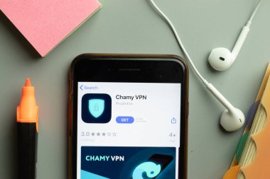 New York, ABD - 1 Aralık 2020: Chamy VPN mobil uygulama simgesi telefon ekranının üstünde, İllüstrasyon Editörü.